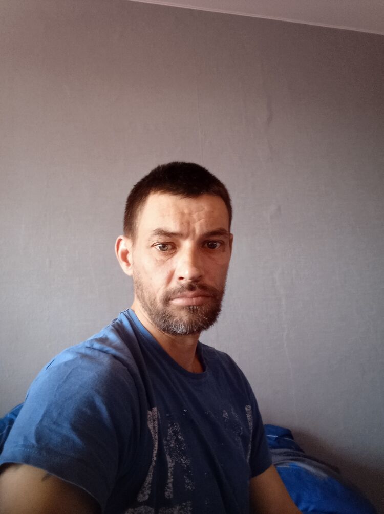  ,   Denis, 43 ,     , c 