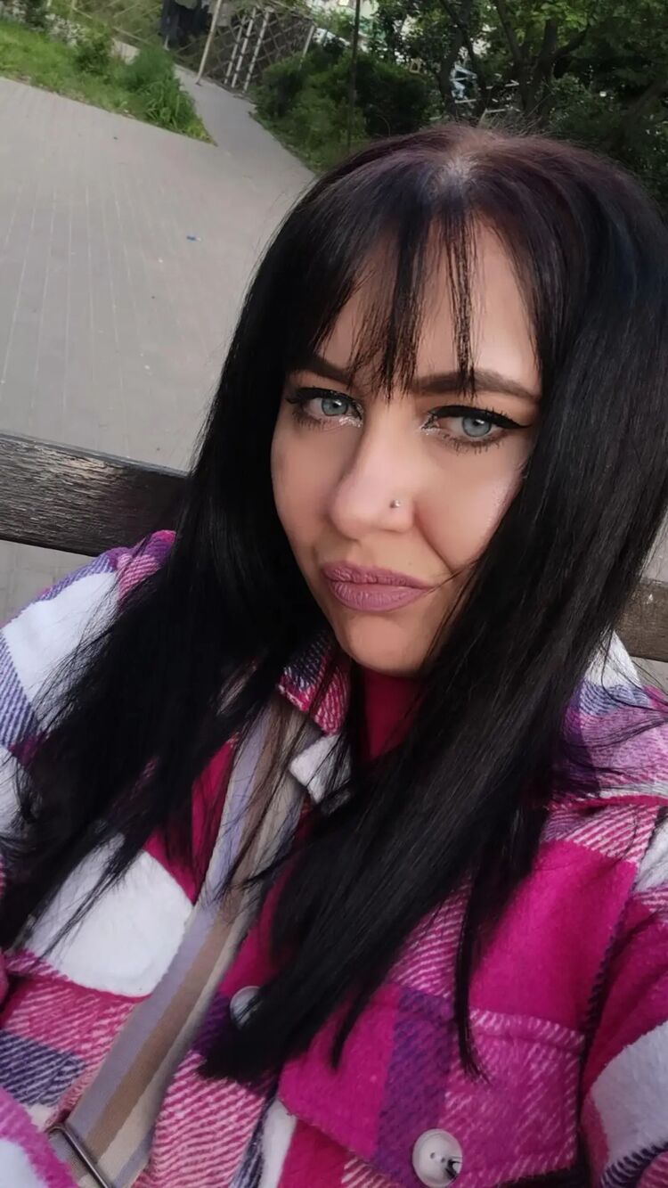  51967532  Alisha, 32 ,    