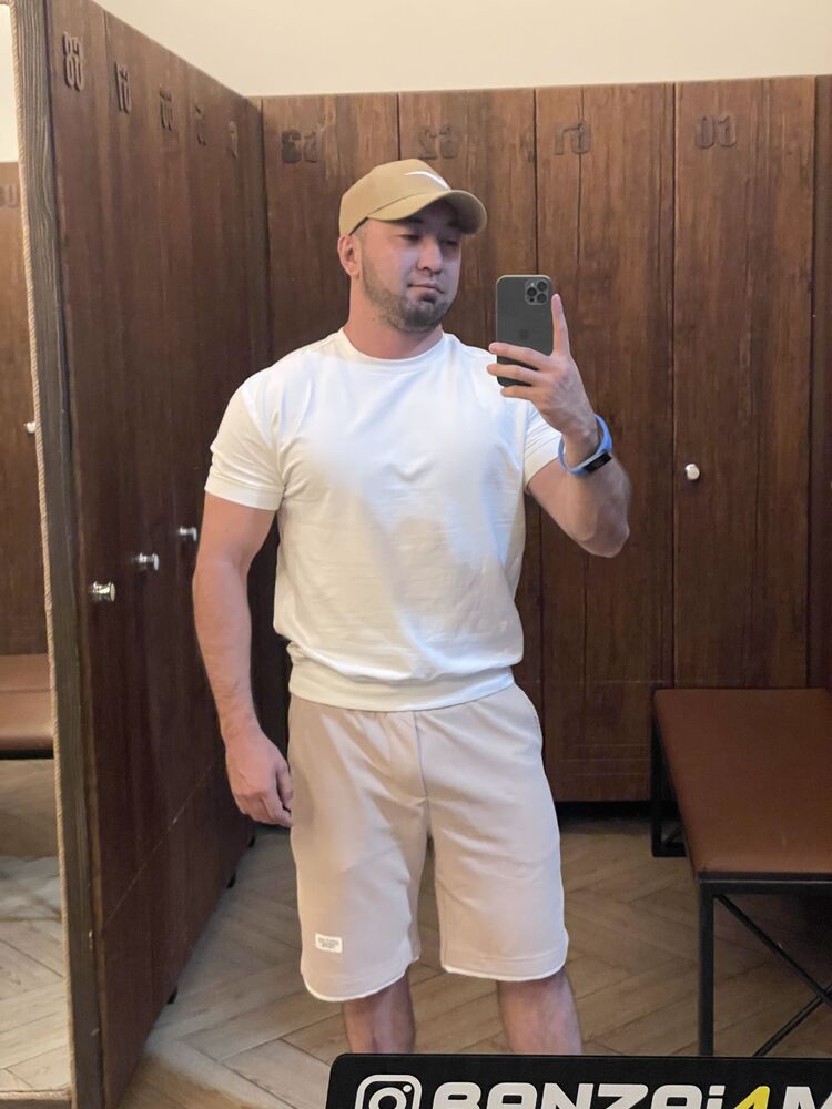  38031432  Danik, 37 ,    