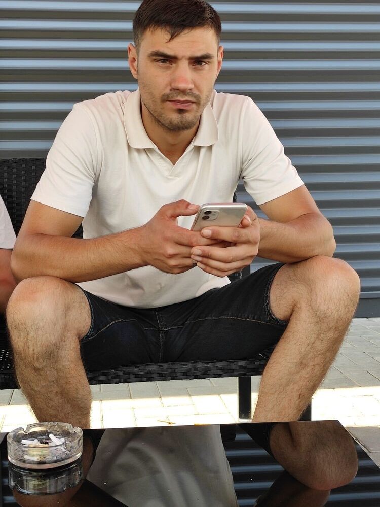  54175442  Serghei, 33 ,    