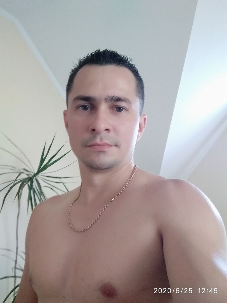  20318692  Alex, 39 ,    