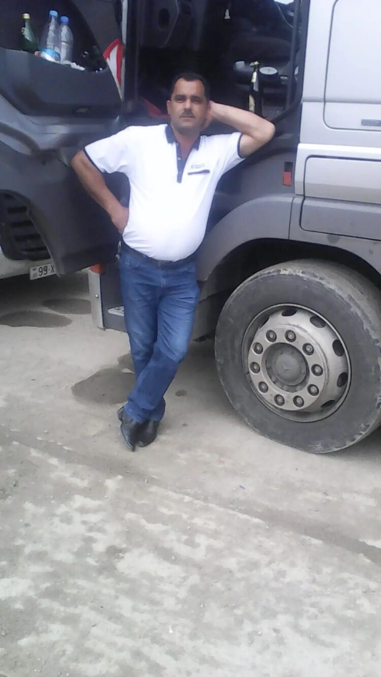  46323842  Polad, 44 ,    
