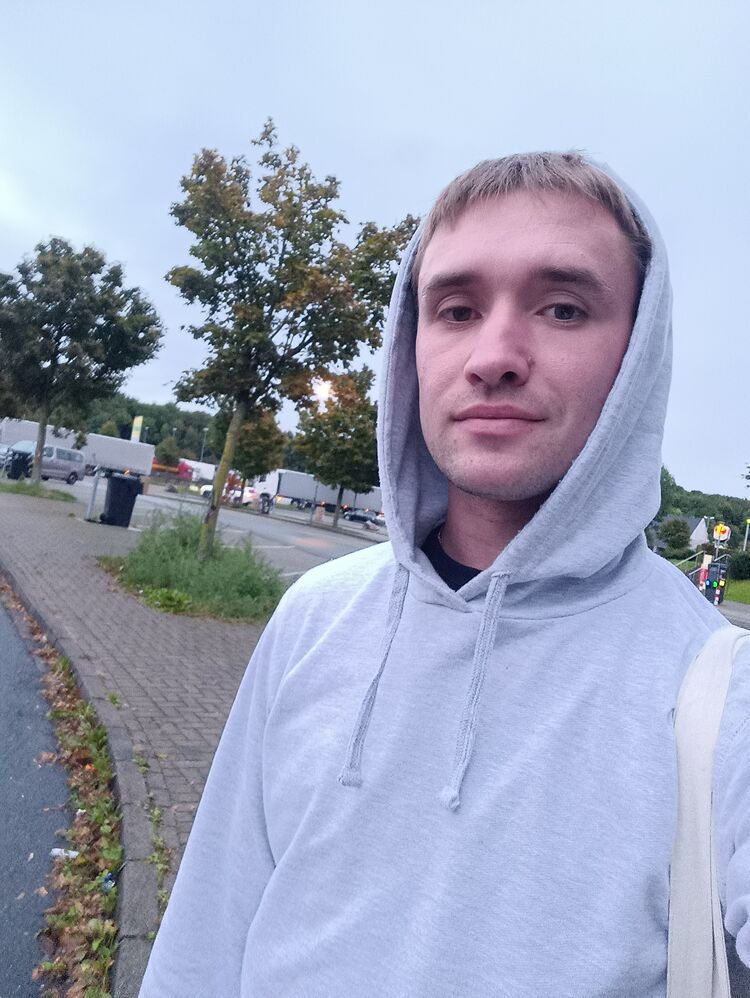  ,   Konstantin, 25 ,   ,   