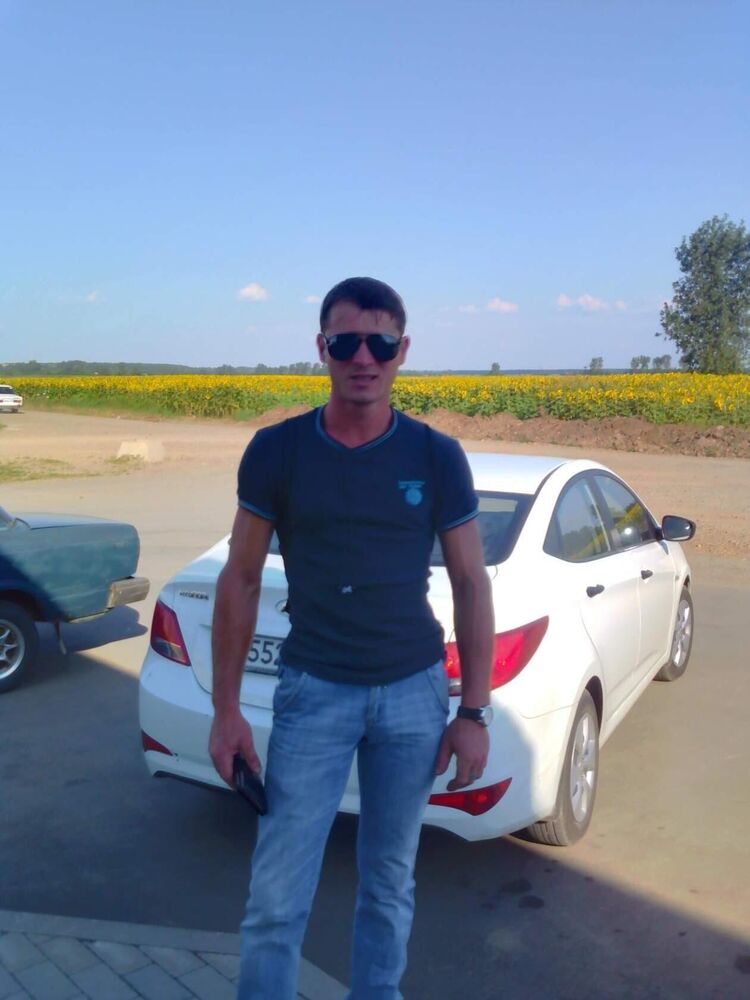  44256382  Alexander, 38 ,    