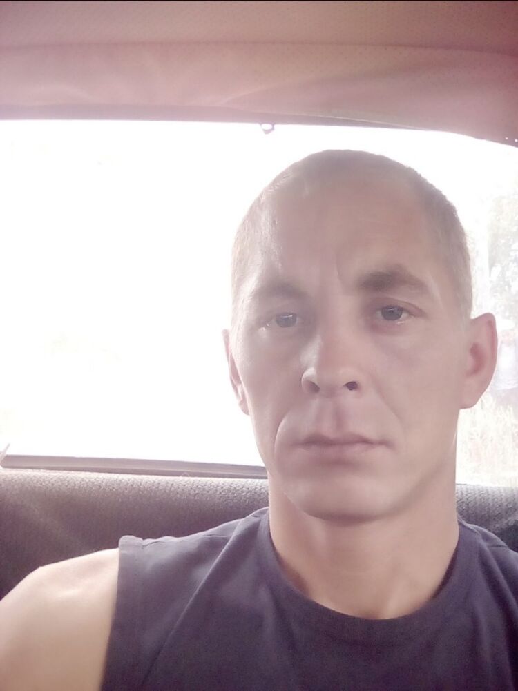 ,   Andrej, 37 ,   ,   , c 