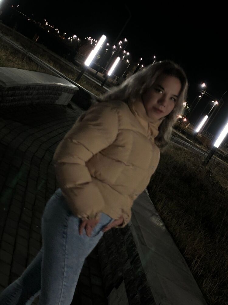  47896062  Victoria, 21 ,    