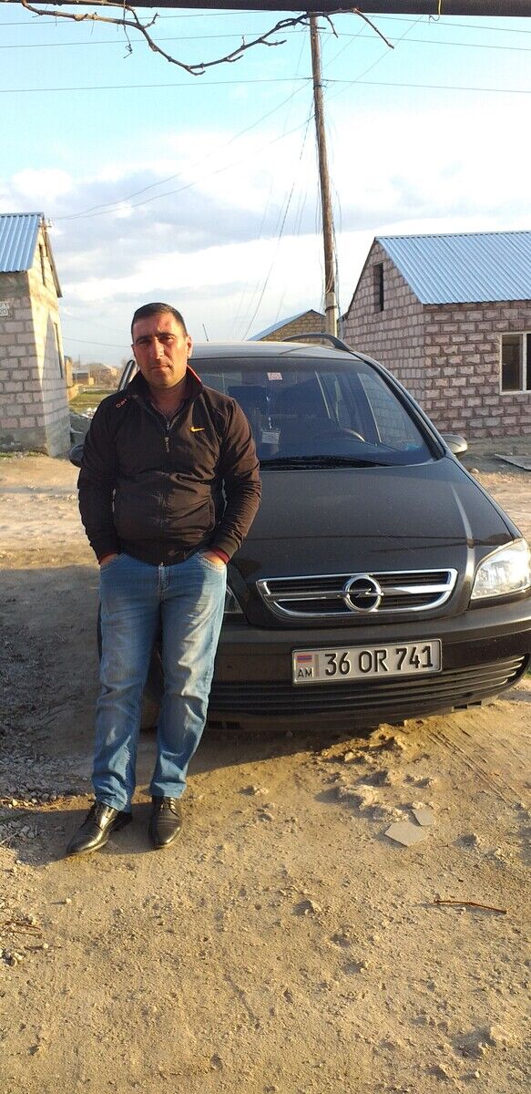  20116622  Khoren, 42 ,    