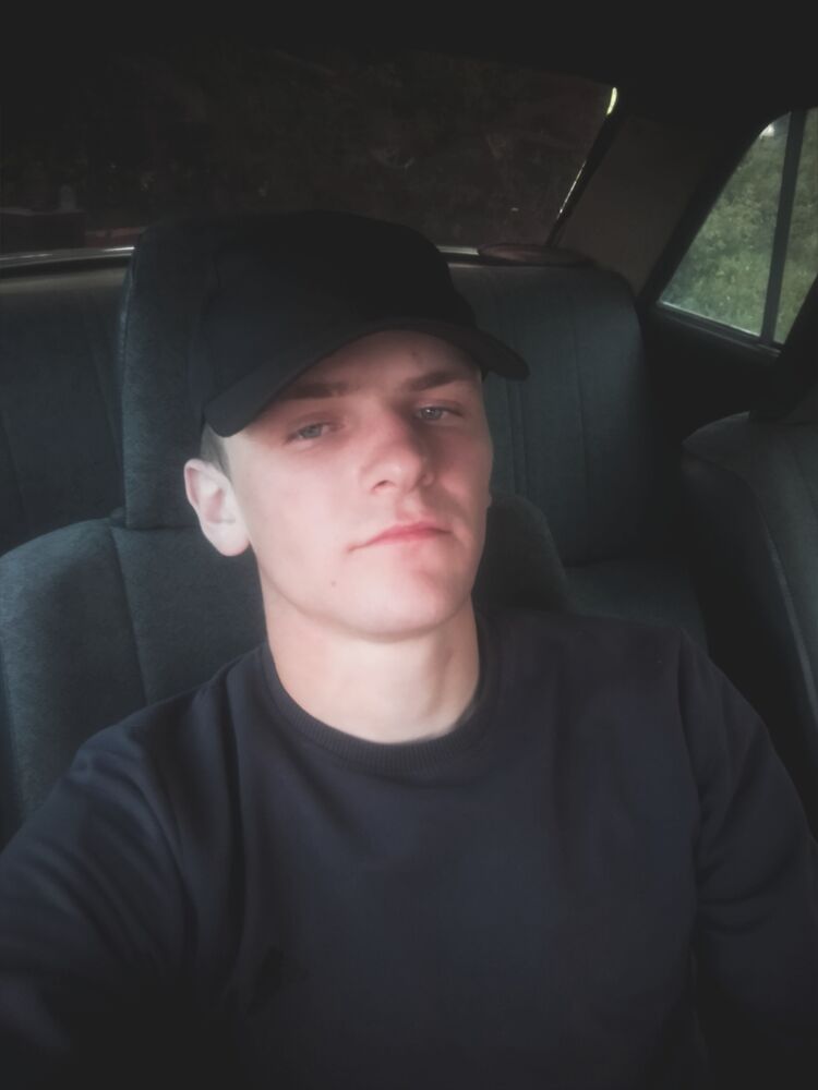  45933172  Vlad, 22 ,    