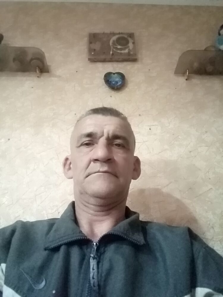  38256002  , 52 ,    