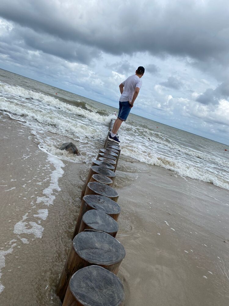  27714002  Andrey, 22 ,    -