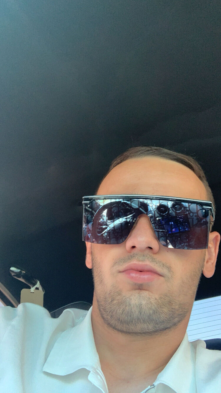  52061682  , 23 ,    
