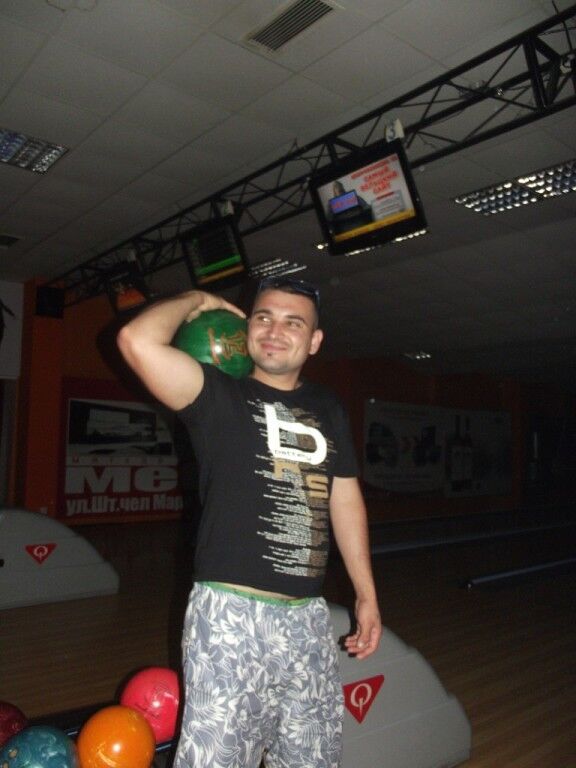  8143162  Nikalai, 36 ,    