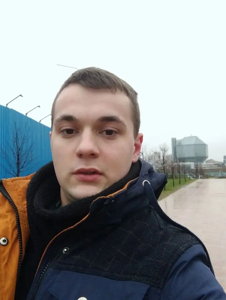  51906312  Roman, 27 ,    