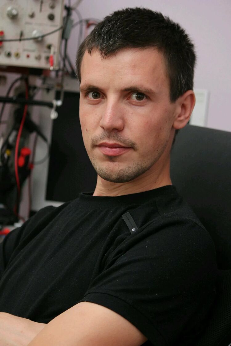  33502522  , 40 ,    -