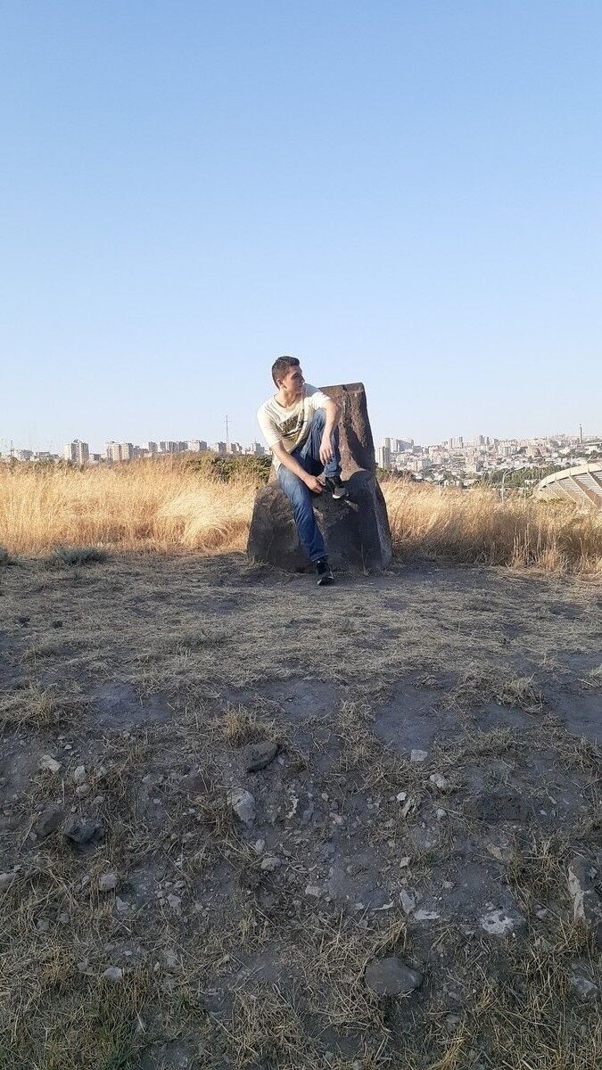  ,   Artur, 24 ,  