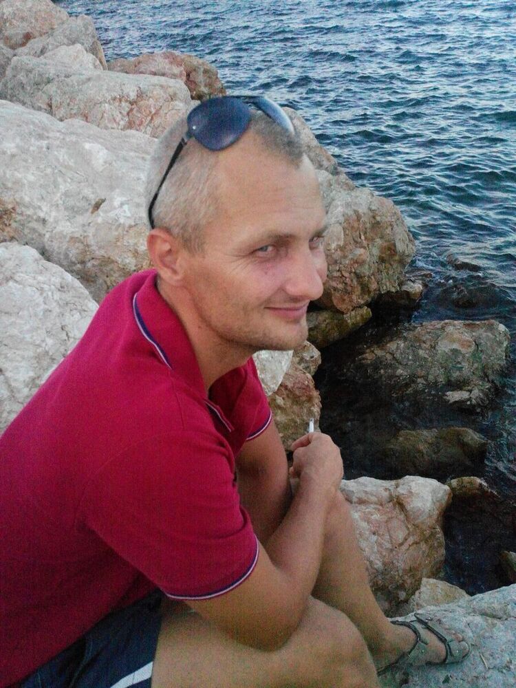  ,   Xxxx, 47 ,  