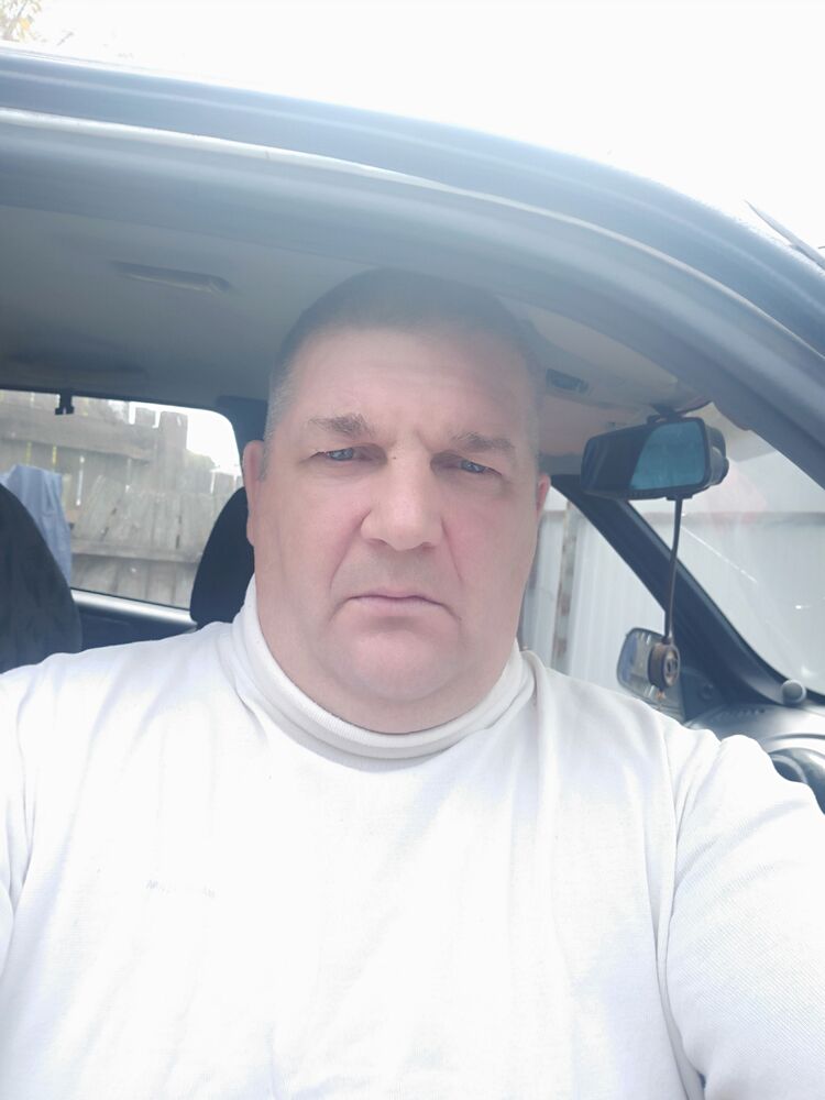  38114352  Vlera, 49 ,    