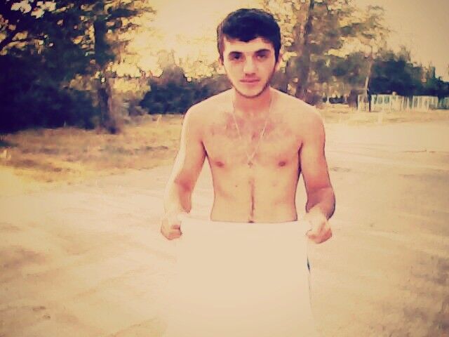  5610262  Artur, 29 ,    