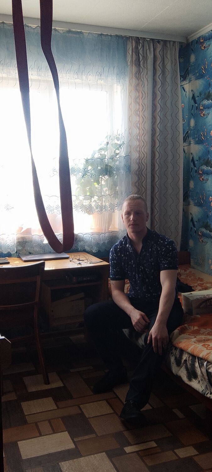  31795702  Artem, 28 ,    