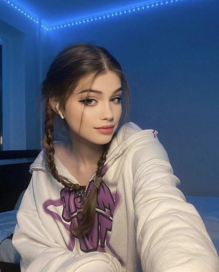  31784972  Kira, 21 ,    