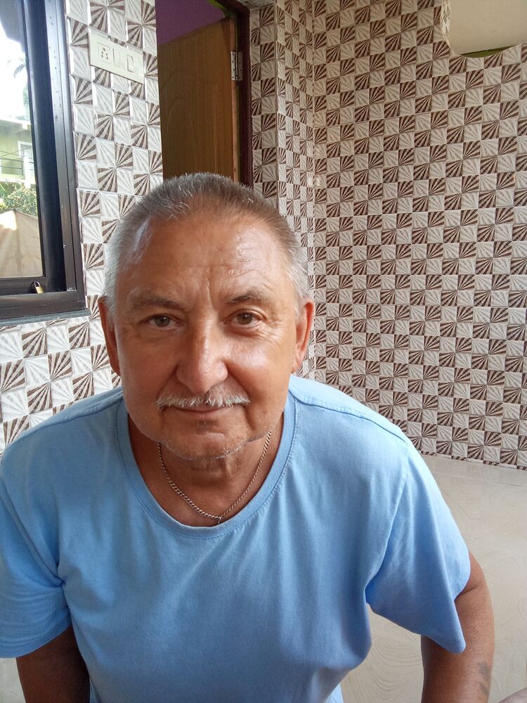  43721092  Alexandro, 60 ,    