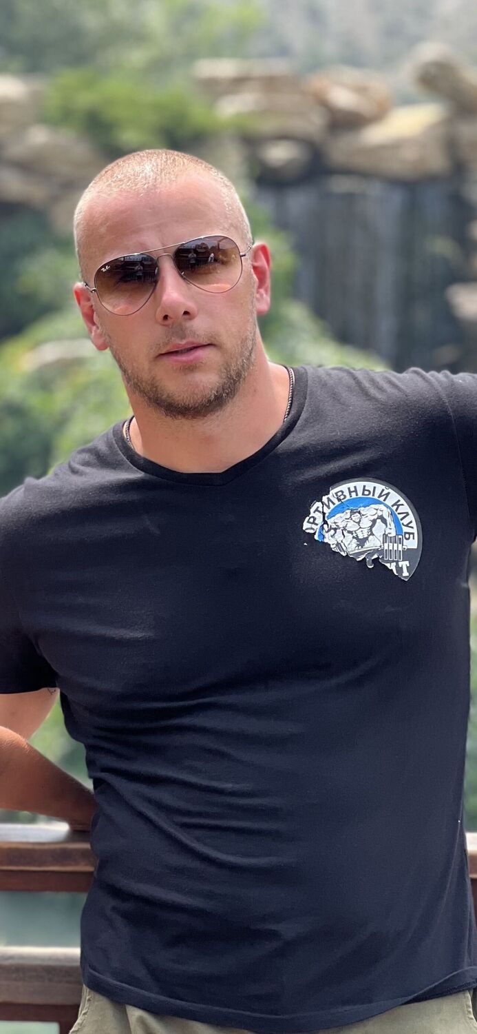  30902262  Pavel, 40 ,    