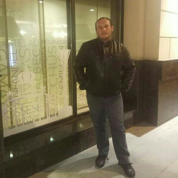  18380662  Roman, 38 ,    