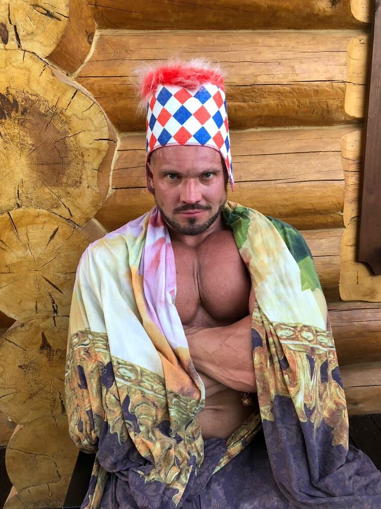  48642292  Pavel, 43 ,    