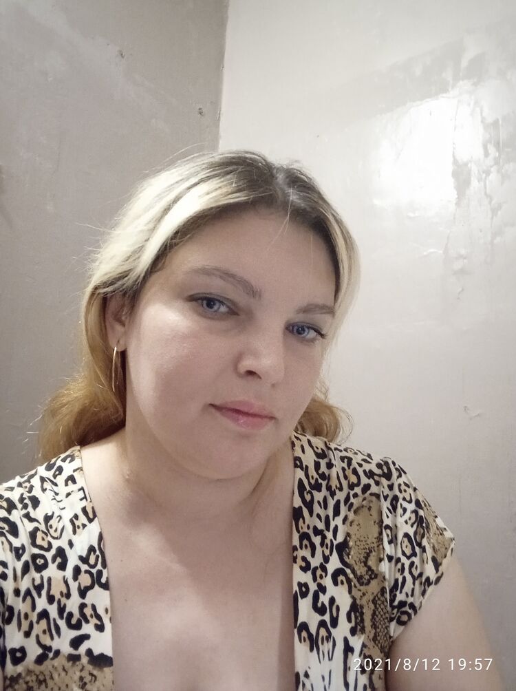 30013762  DaniellaRich, 44 ,    
