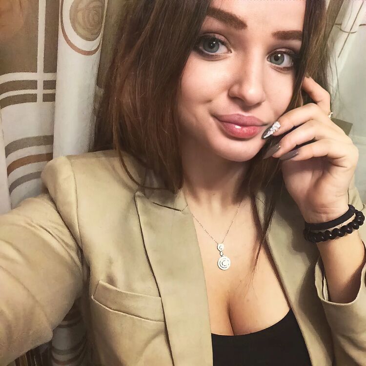  49562732  , 21 ,    