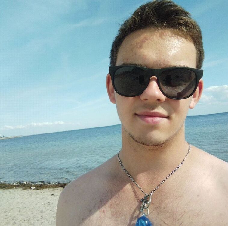  43637682  Vladislav, 27 ,    