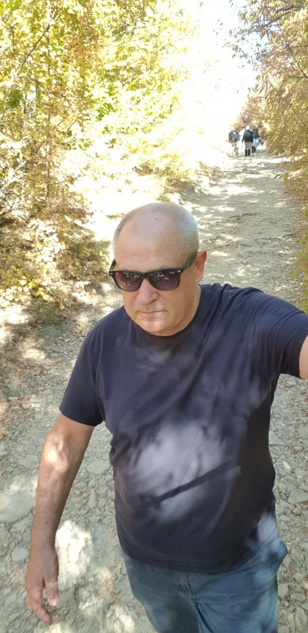  39600292  Vladimir, 57 ,    