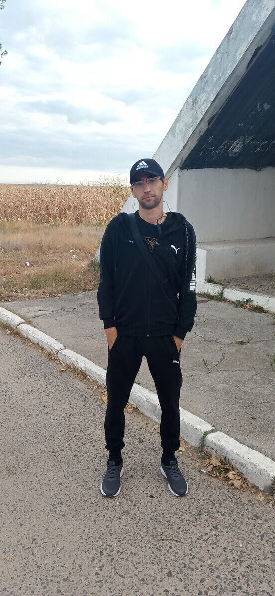  21088122  Pavel, 39 ,    