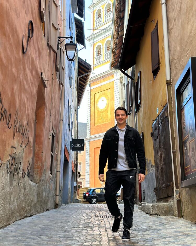  37954592  Aleksei, 37 ,    La Roche-Sur-Yon