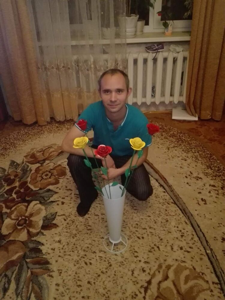  10775602  Cergei, 37 ,    