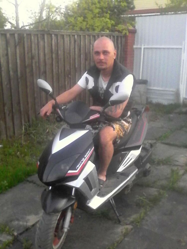  18869162  Konstantin, 41 ,    