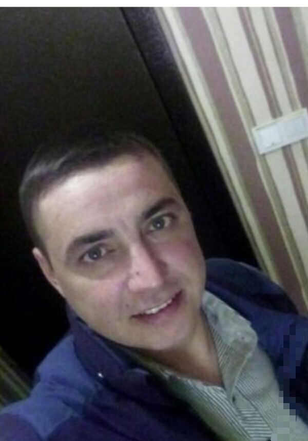  42500712  Alex, 44 ,    