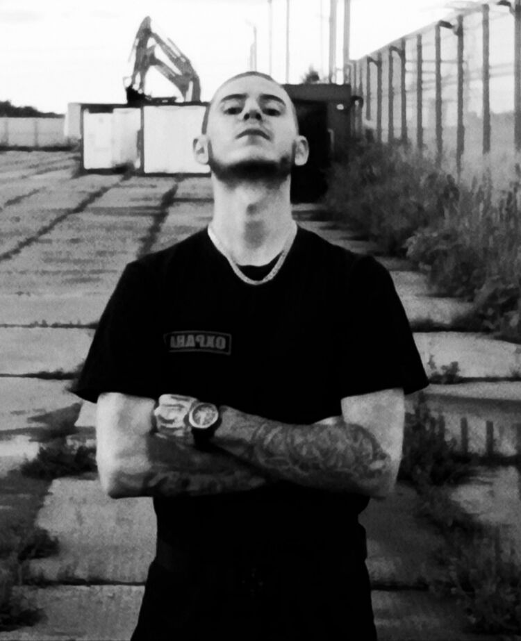  51891232  Roman, 28 ,    