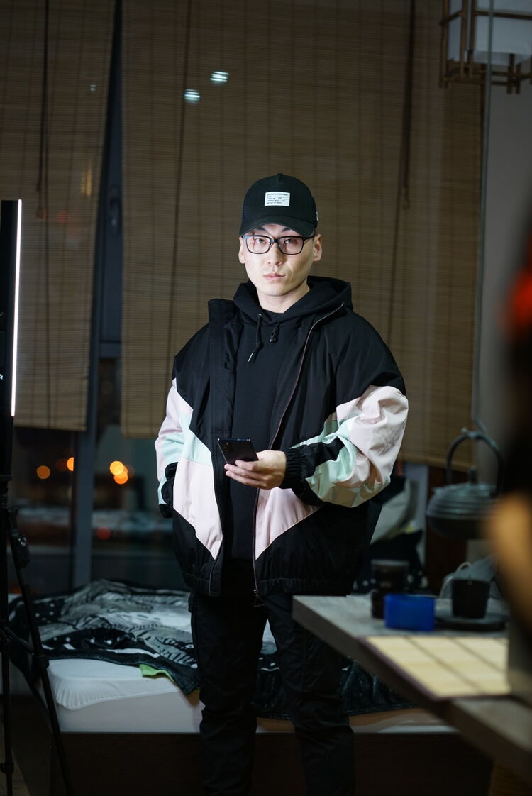  38122722  Nikolai, 30 ,    