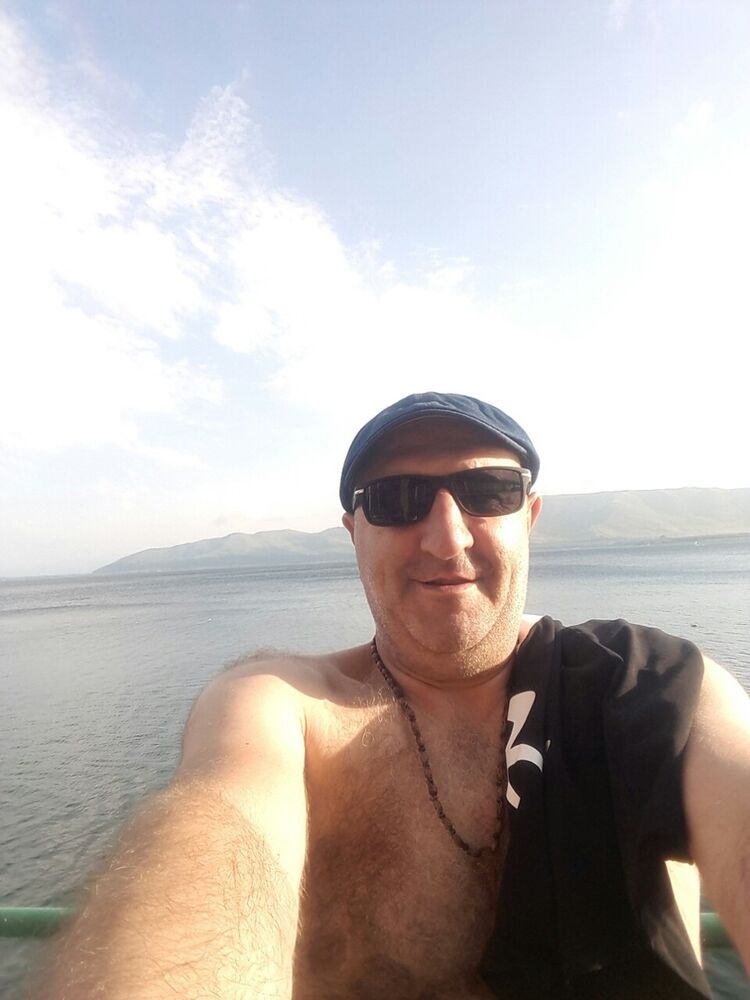  13271242  Artur, 57 ,    