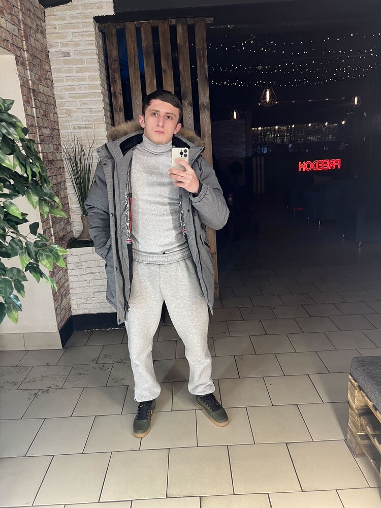  34573272  , 28 ,    