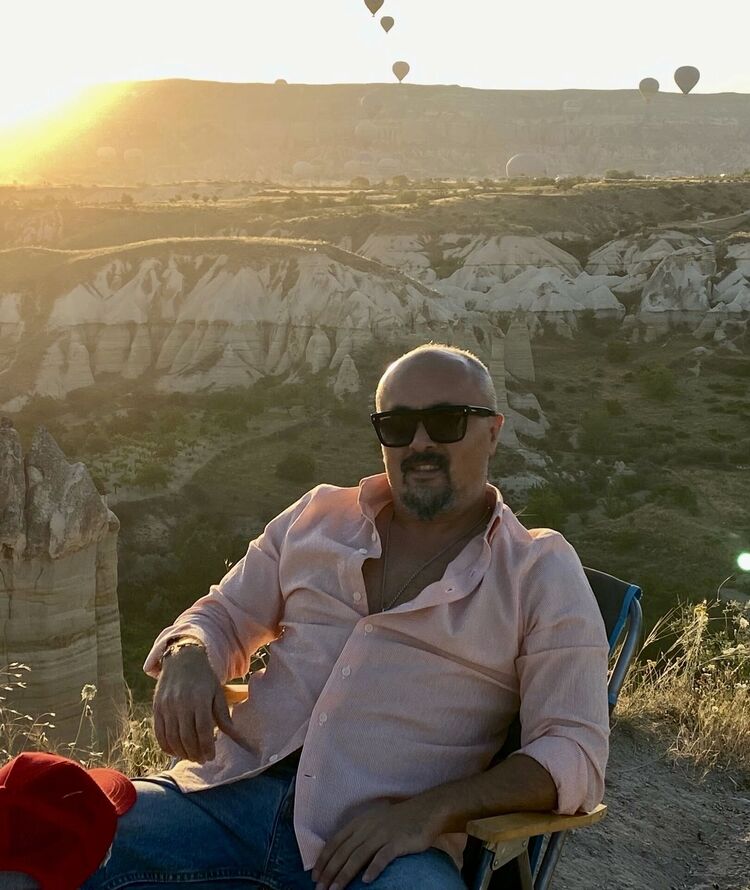  ,   Emir, 43 ,   