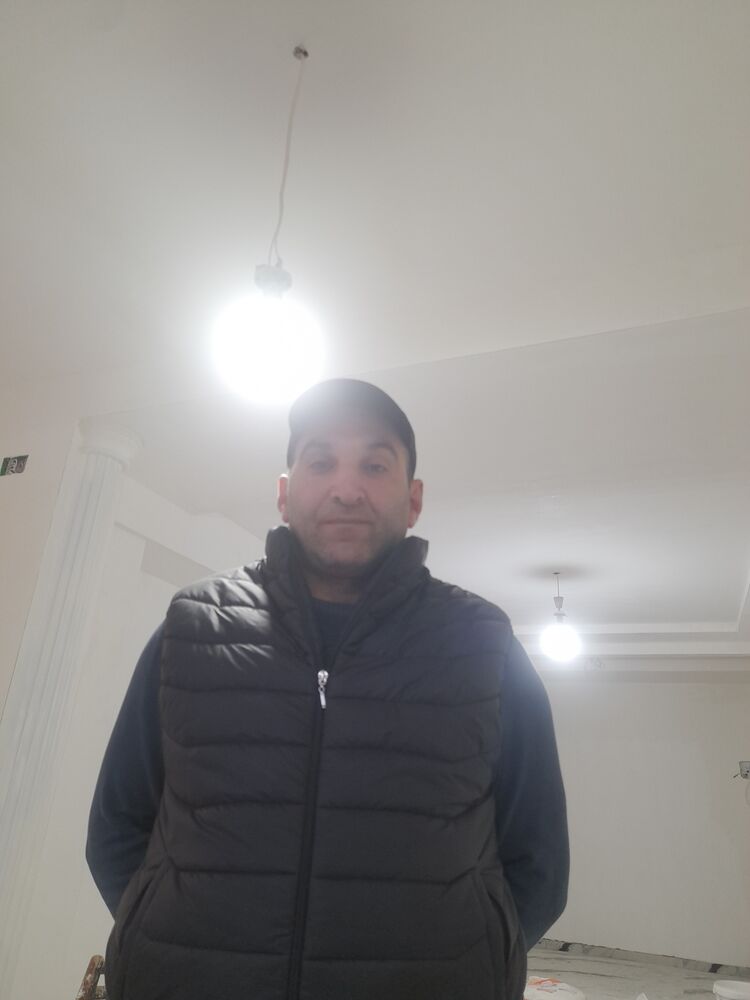  ,   Artur, 42 ,   ,   , c , 