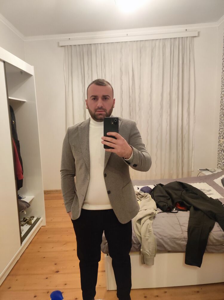  36858382  Giorgi, 32 ,    