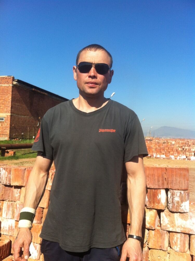  9286892  Hitmen, 39 ,    