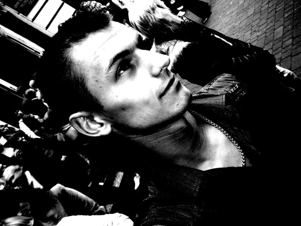  4125122  Andriy, 36 ,    