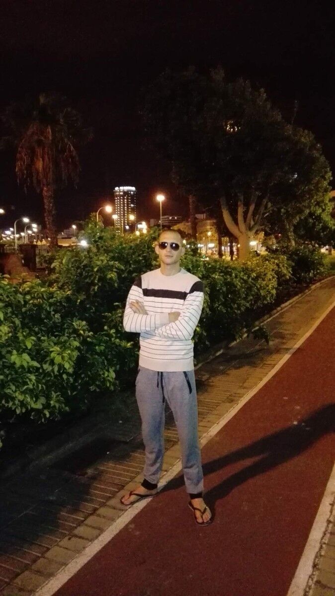  7978662  Vitaly, 40 ,    