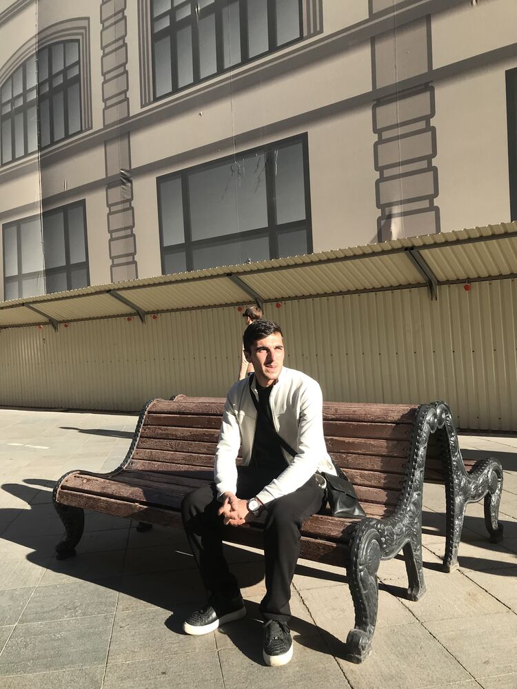  53730982  Vacho, 27 ,    