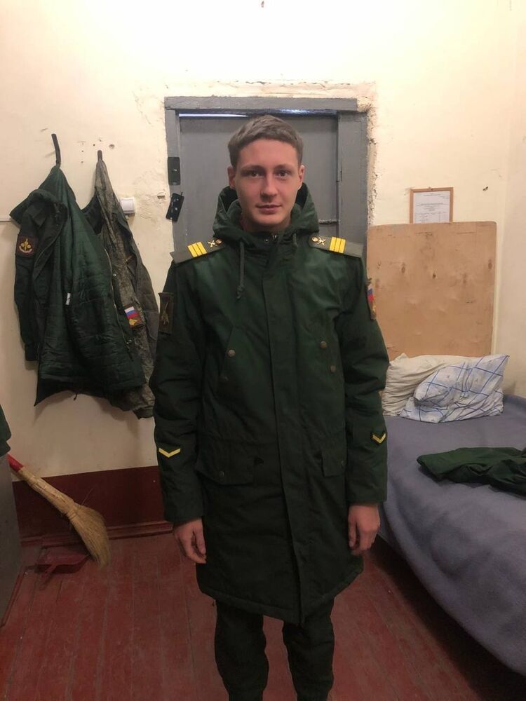  54726602  Alexander, 23 ,    