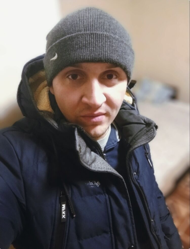  31953002  Stanislav, 32 ,    